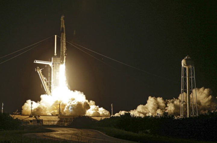 SpaceX lance 4 amateurs en voyage privé autour de la Terre
